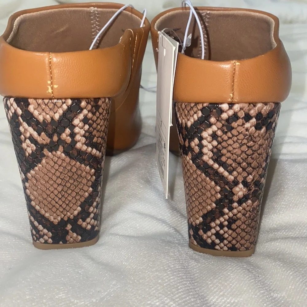 🛍️NWT Adorable snake skinned booties! - Picture 4 of 6